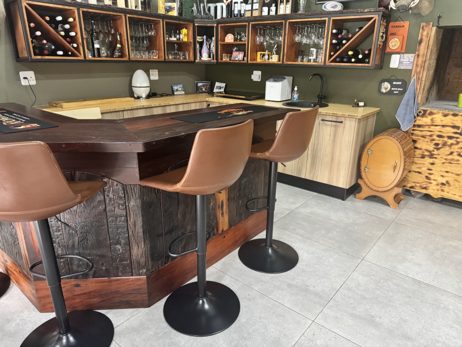 4 Bedroom Property for Sale in Outeniquasbosch Western Cape